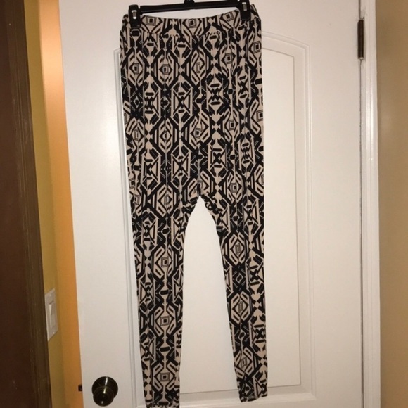 2/$15 or 3/$20 Forever 21 patterned harem pants - Picture 6 of 7